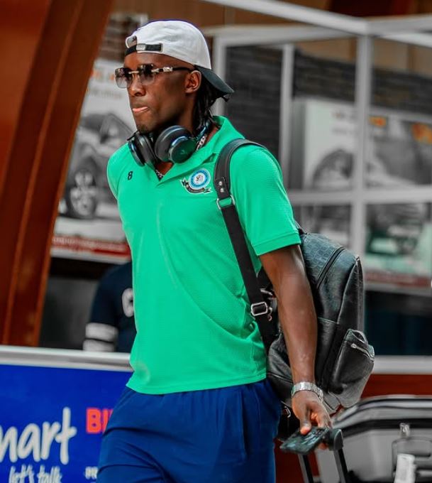 KUTOKA BURUNDI: Tazama kikosi cha Singida Black Stars kilivyowasili uwanja wa Ndege Bujumbura Burundi na kupokelewa kwa shangwe ...
