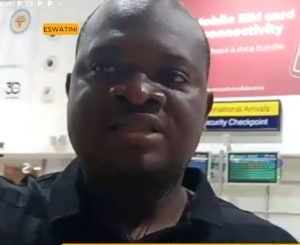 KUTOKA ESWATINI: Mwandishi wa habari wa #AzamTV Mohamed Mohamed anaripoti moja kwa moja kutoka uwanja wa Ndege nchini Eswatini w…