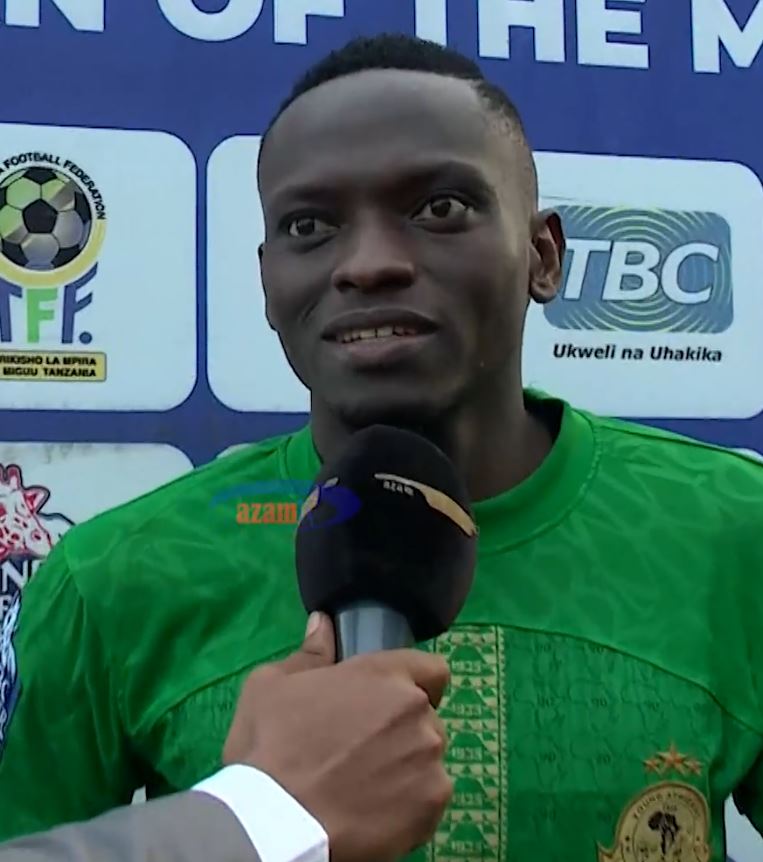 #NBCPL Goli lake la kwanza kabisa akiwa Jangwani analitoa kwa ‘Wananchi’ kama shukrani yake kwa kumpokea vizuri….!!!