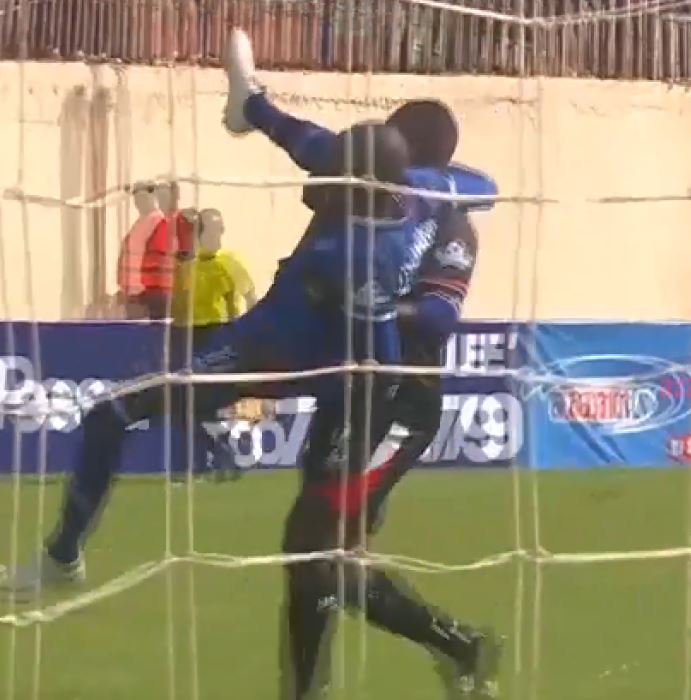 #SportPesaLeague: Tazama kimbwanga hiki kilichomkuta mchezaji wa Posta Rangers, Eliud Lokuwam ambaye alinyanyuliwa juujuu na gol...