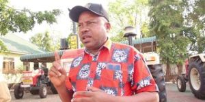 Wakulima Maswa wakabidhiwa matrekta kilimo cha pamba