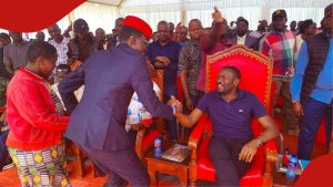 Edwin Sifuna atangaza ujio wa mkutano utakaotikisa Bungoma, amrarua na kumuaibisha Didmus Barasa mazishini