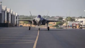 Ni nchi zipi zinazozimiliki ndege muhimu ya kivita aina ya F-35?