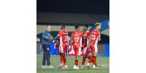 Simba yampasua kichwa Mtunisia
