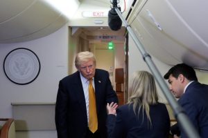 Trump atumia ndege ya zamani kurejea Marekani