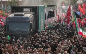 Vitisho na wito wa kuwaua “wauaji wa Khamenei” katika mazishi Tehran